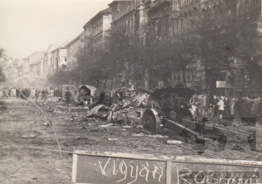 THM-BI-2017.4.12 - The 1956 Revolution and Freedom Fight in Ferenc Boulevard and in the area