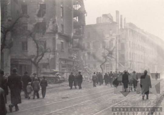 THM-BI-2017.4.2 - The 1956 Revolution and Freedom Fight in József Boulevard and in the area