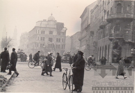 THM-BI-2017.4.28 - The 1956 Revolution and Freedom Fight in József Boulevard and in the area