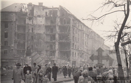 THM-BI-2017.4.5 - The 1956 Revolution and Freedom Fight in József Boulevard and in the area