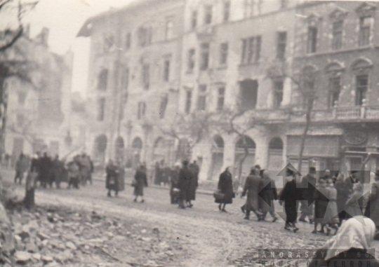 THM-BI-2017.4.8 - The 1956 Revolution and Freedom Fight in József Boulevard and in the area