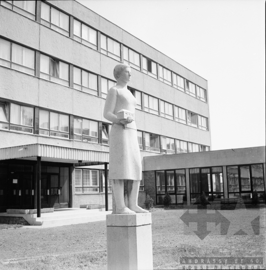 THM-BJ-01284 - Szekszárd, South Hungary, 1974