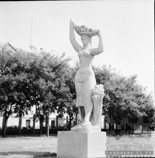 THM-BJ-01287 - Szekszárd, South Hungary, 1974