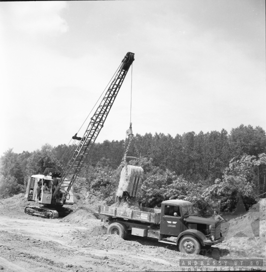 THM-BJ-01578 - Pörböly, South Hungary, 1966