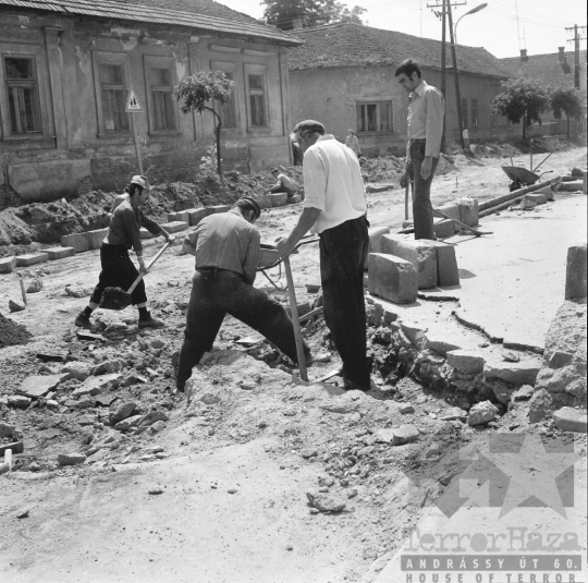 THM-BJ-02386a - Tolna, South Hungary, 1966