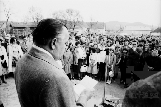 THM-BJ-04110a - Pincehely, South Hungary, 1980