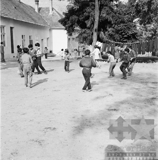 THM-BJ-10486 - Dunaszentgyörgy, South Hungary, 1977