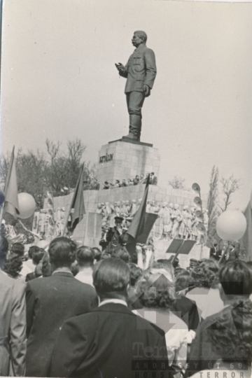 THM-DI-2016.32.14 - The 1956 Revolution and Freedom Fight in Felvonulási Square