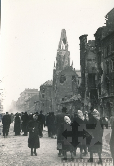 THM-DI-2016.32.17 - The 1956 Revolution and Freedom Fight in Üllői Street and in the area