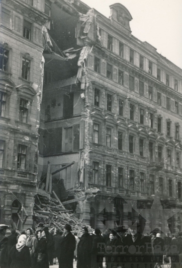 THM-DI-2016.32.20 - The 1956 Revolution and Freedom Fight in Lenin Boulevard and in the area