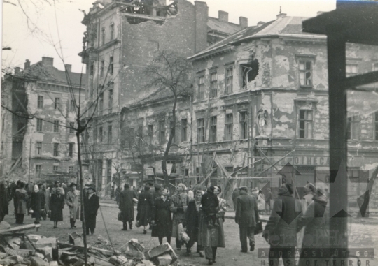THM-DI-2016.32.26 - The 1956 Revolution and Freedom Fight in Üllői street and in the area