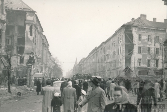 THM-DI-2016.32.31 - The 1956 Revolution and Freedom Fight in Üllői street and in the area