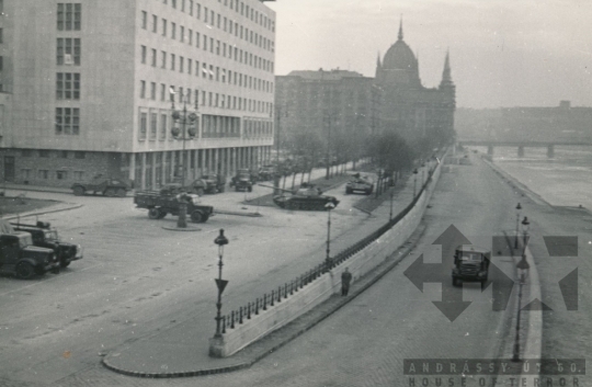 THM-DI-2016.32.45 - The 1956 Revolution and Freedom Fight in Szent István Boulevard and in the area