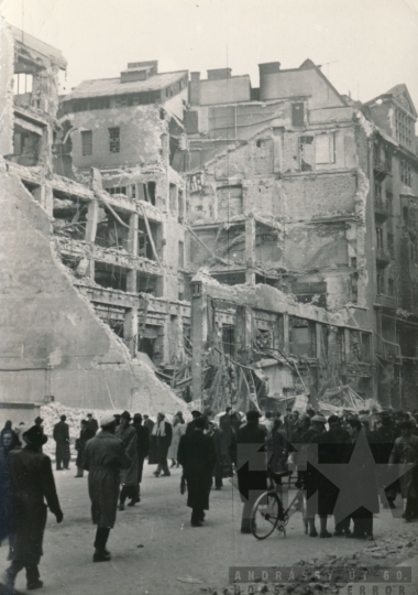 THM-DI-2016.32.47 - The 1956 Revolution and Freedom Fight in Rákóczi street and in the area