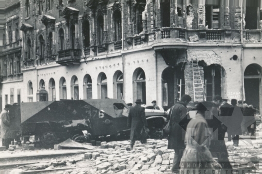 THM-DI-2016.32.5 - The 1956 Revolution and Freedom Fight in Rákóczi street and in the area