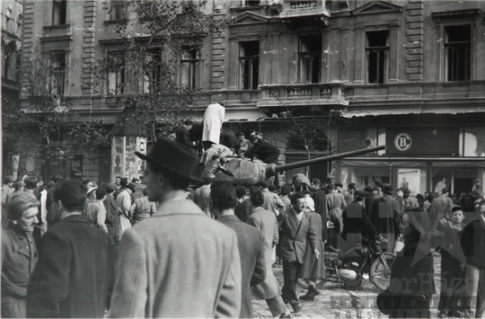 THM-FGY-2017.3.10 - The 1956 Revolution and Freedom Fight in József Boulevard and in the area