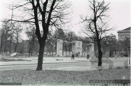 THM-FGY-2017.3.37 - The 1956 Revolution and Freedom Fight in Üllői Street and in the area