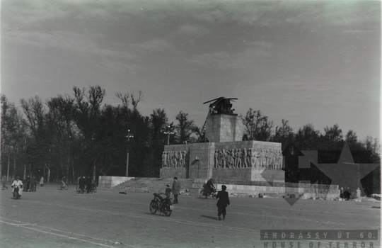 THM-FGY-2017.3.38 - The 1956 Revolution and Freedom Fight in Felvonulási Square