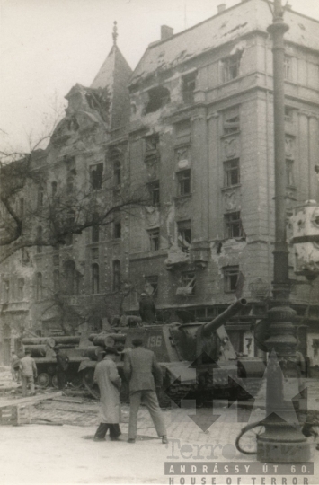 THM-PP-2013.16.32 - The 1956 Revolution and Freedom Fight in József Boulevard and in the area