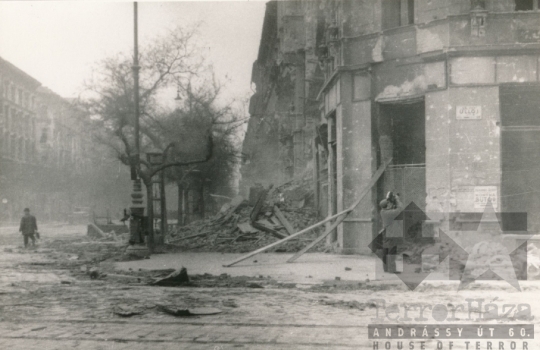 THM-PP-2013.16.33 - The 1956 Revolution and Freedom Fight in Ferenc Boulevard and in the area