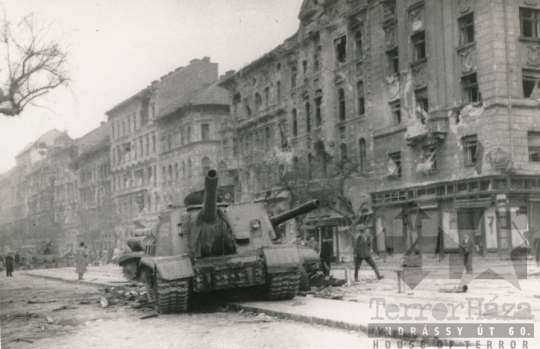 THM-PP-2013.16.34 - The 1956 Revolution and Freedom Fight in József Boulevard and in the area