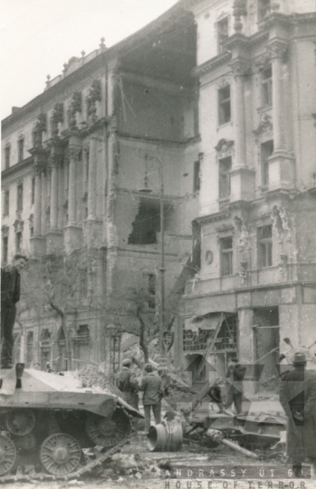 THM-PP-2013.16.35 - The 1956 Revolution and Freedom Fight in Ferenc Boulevard and in the area