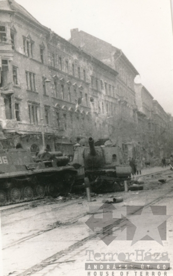 THM-PP-2013.16.37 - The 1956 Revolution and Freedom Fight in József Boulevard and in the area