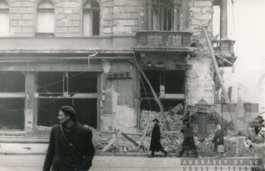 THM-PP-2013.16.56 - The 1956 Revolution and Freedom Fight in Rákóczi street and in the area