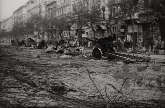 THM-TF-00002 - The 1956 Revolution and Freedom Fight in Ferenc Boulevard and in the area