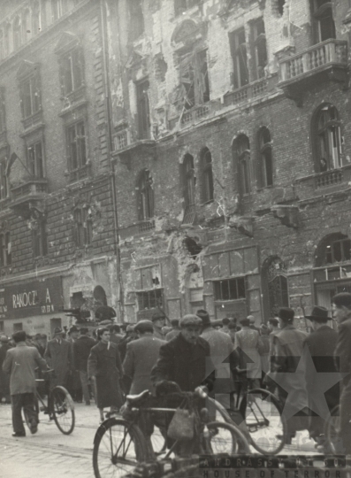 THM-UN-2016.1.12 - The 1956 Revolution and Freedom Fight in Üllői Street and in the area