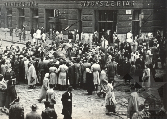 THM-UN-2016.1.4 - The 1956 Revolution and Freedom Fight in Blaha Lujza Square 