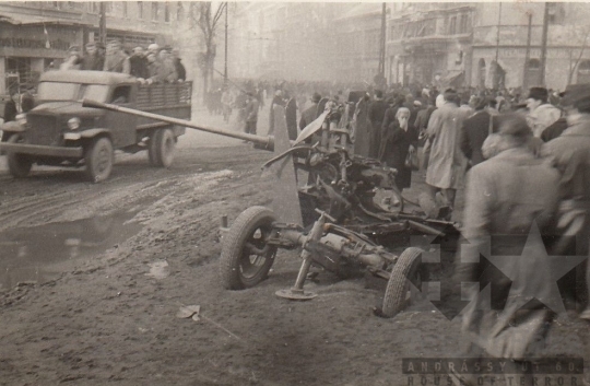 THM-UN-2017.1.109 - The 1956 Revolution and Freedom Fight in Üllői Street and in the area