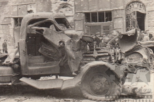 THM-UN-2017.1.114 - The 1956 Revolution and Freedom Fight in Üllői Street and in the area