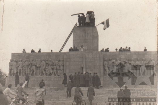 THM-UN-2017.1.127 - The 1956 Revolution and Freedom Fight in Felvonulási Square 