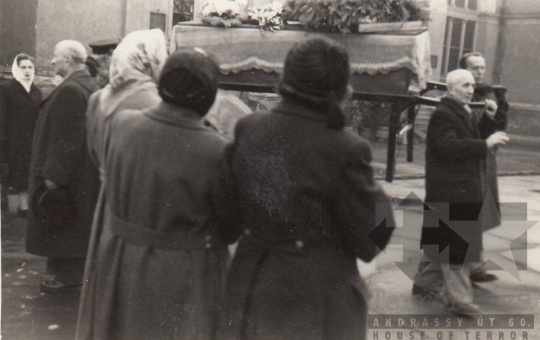 THM-UN-2017.1.137 - The funeral of the victims of the 1956 Revolution and Freedom Fight in the Kerepesi Street Cemetery