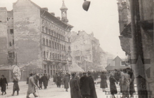 THM-UN-2017.1.150 - The 1956 Revolution and Freedom Fight in Rákóczi street and in the area