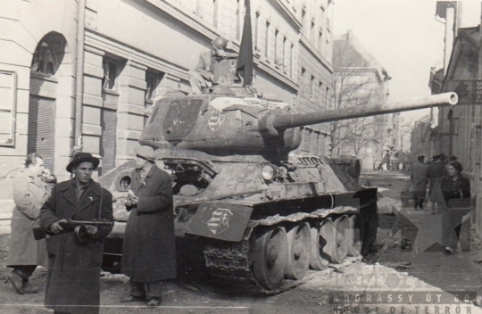 THM-UN-2017.1.22 - The 1956 Revolution and Freedom Fight in Üllői Street and in the area