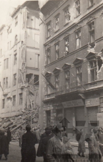 THM-UN-2017.1.36 - The 1956 Revolution and Freedom Fight in József Boulevard and in the area