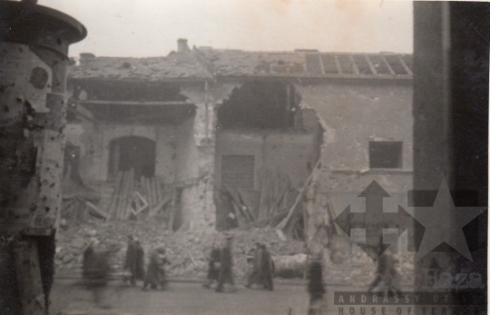 THM-UN-2017.1.42 - The 1956 Revolution and Freedom Fight in Üllői Street and in the area