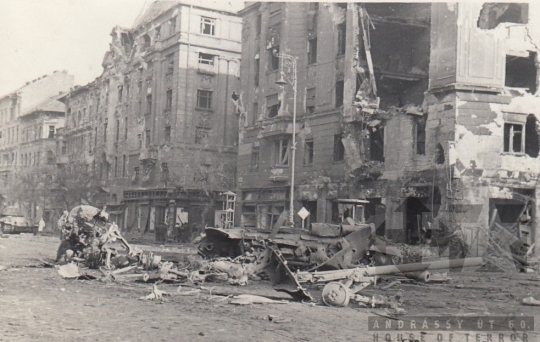 THM-UN-2017.1.46 - The 1956 Revolution and Freedom Fight in József Boulevard and in the area