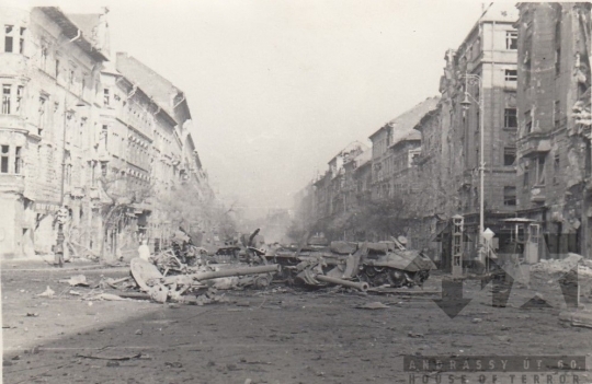 THM-UN-2017.1.47 - The 1956 Revolution and Freedom Fight in József Boulevard and in the area