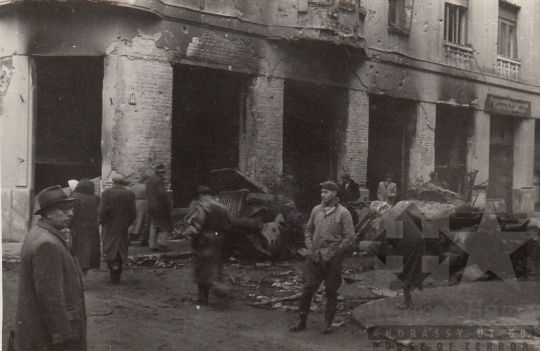 THM-UN-2017.1.53 - The 1956 Revolution and Freedom Fight in József Boulevard and in the area