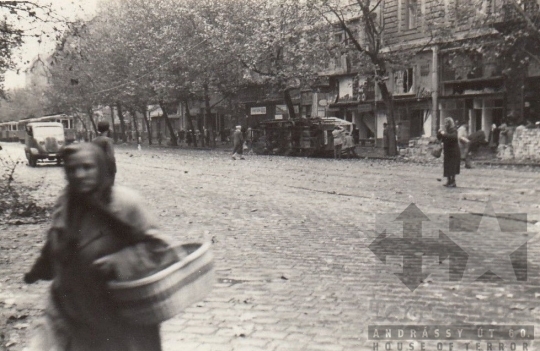 THM-UN-2017.1.60 - The 1956 Revolution and Freedom Fight in Rákóczi street and in the area