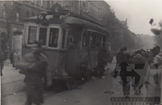 THM-UN-2017.1.61 - The 1956 Revolution and Freedom Fight in József Boulevard and in the area