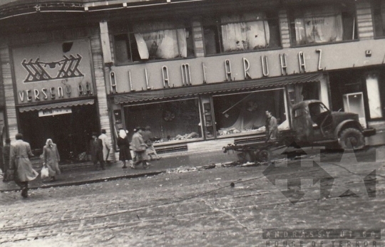 THM-UN-2017.1.62 - The 1956 Revolution and Freedom Fight in Rákóczi street and in the area