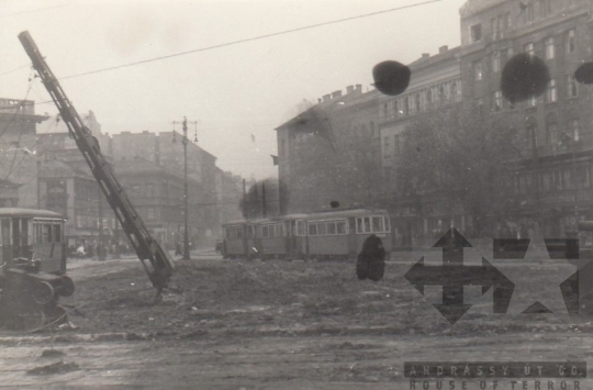 THM-UN-2017.1.77 - The 1956 Revolution and Freedom Fight in Kálvin square and Múzeum Boulevard and in the area