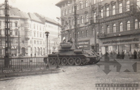 THM-UN-2017.1.90 - The 1956 Revolution and Freedom Fight in Rákóczi street and in the area